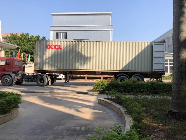 Zhenyu Metal Zipper Machine Loaded 40HQ Containers